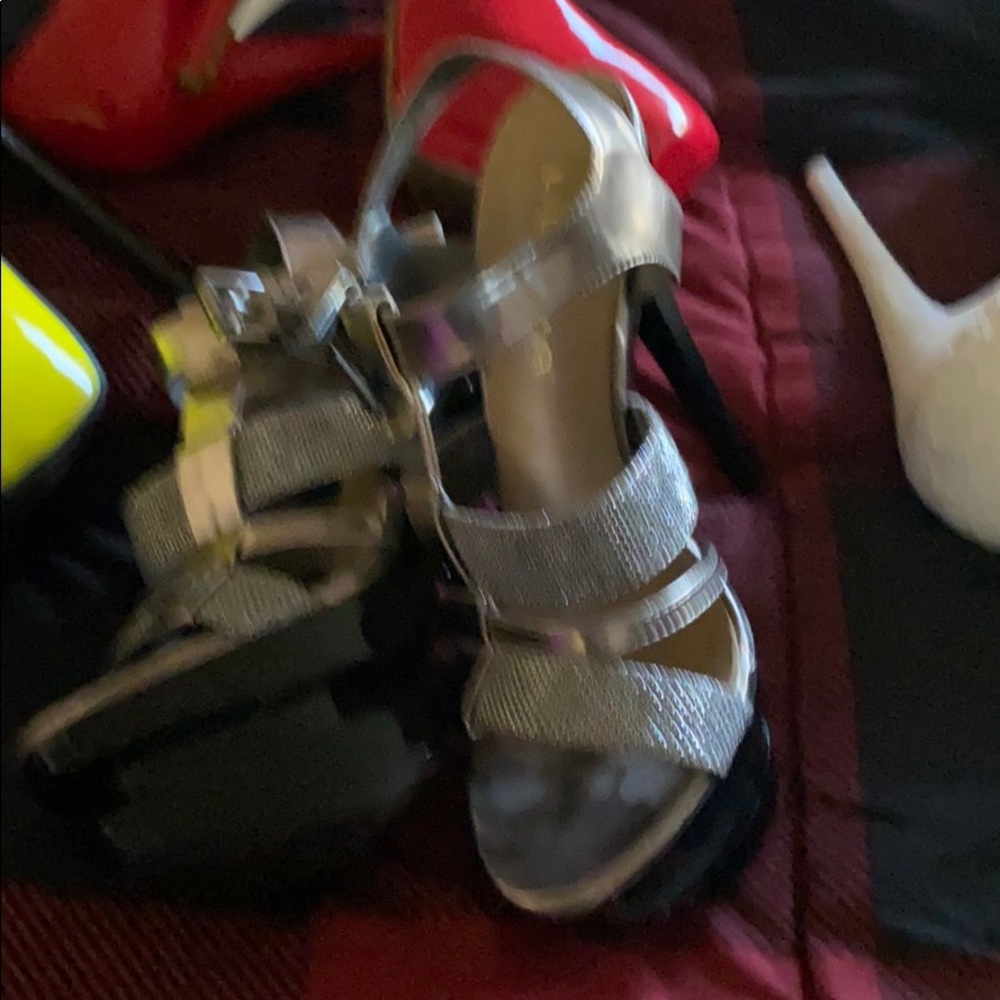 Pumps - Picture 3 of 6